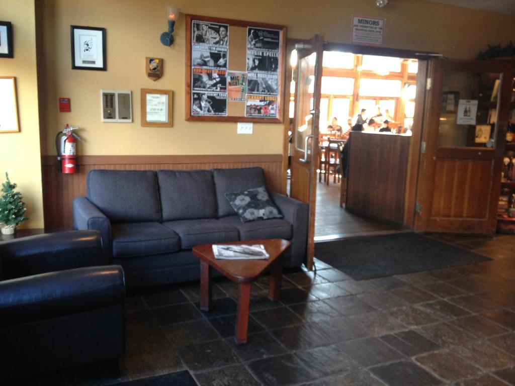 Howe Sound Inn & Brewing Company Squamish Bagian luar foto