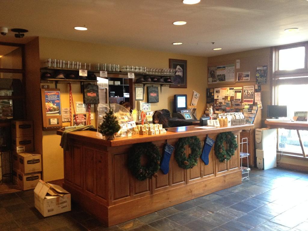 Howe Sound Inn & Brewing Company Squamish Bagian luar foto