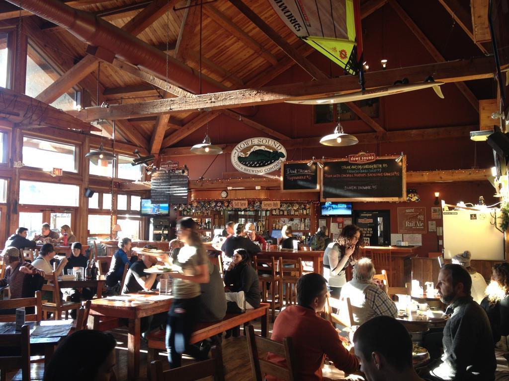 Howe Sound Inn & Brewing Company Squamish Bagian luar foto