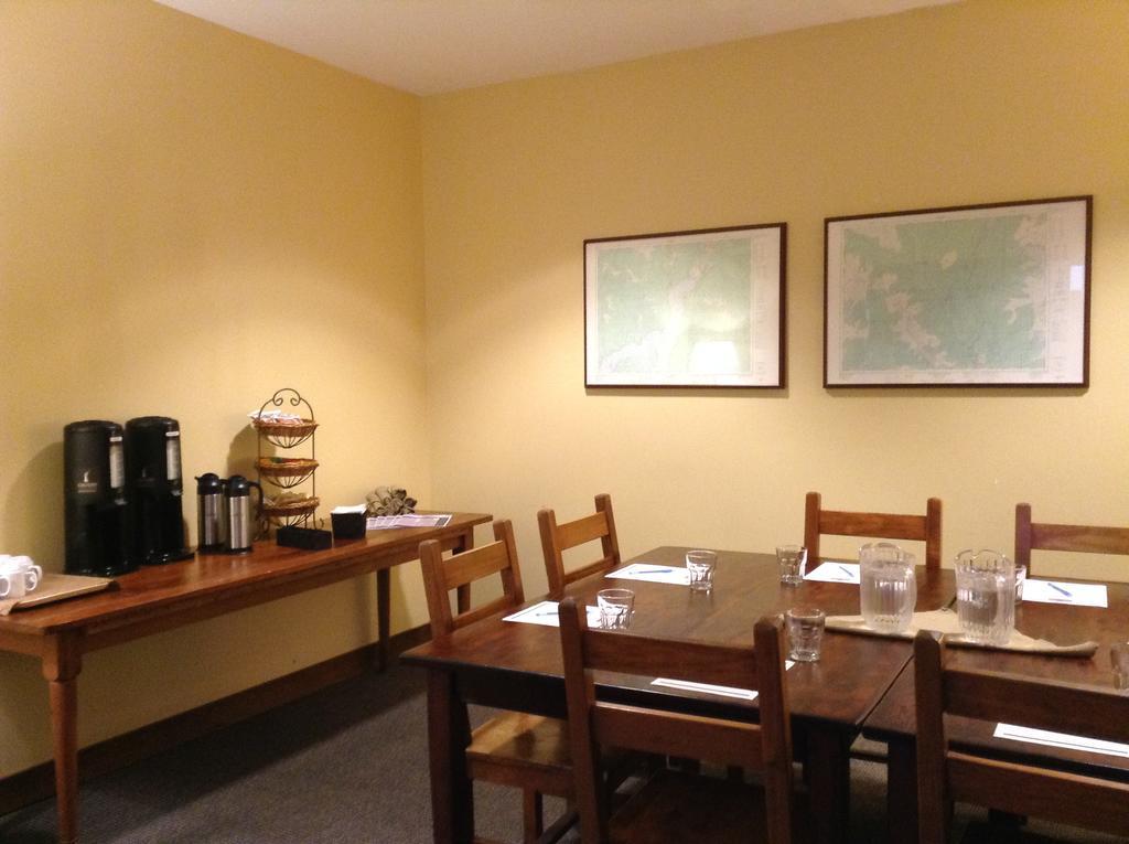 Howe Sound Inn & Brewing Company Squamish Bagian luar foto