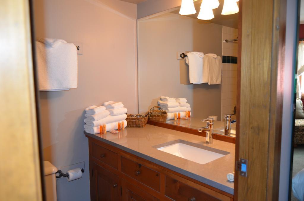 Howe Sound Inn & Brewing Company Squamish Bagian luar foto
