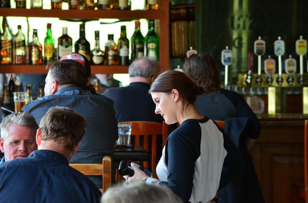 Howe Sound Inn & Brewing Company Squamish Bagian luar foto