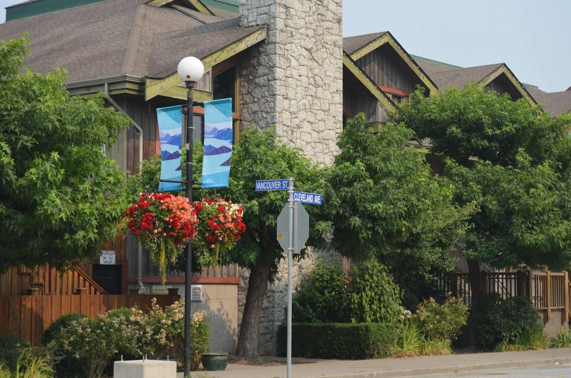 Howe Sound Inn & Brewing Company Squamish Bagian luar foto