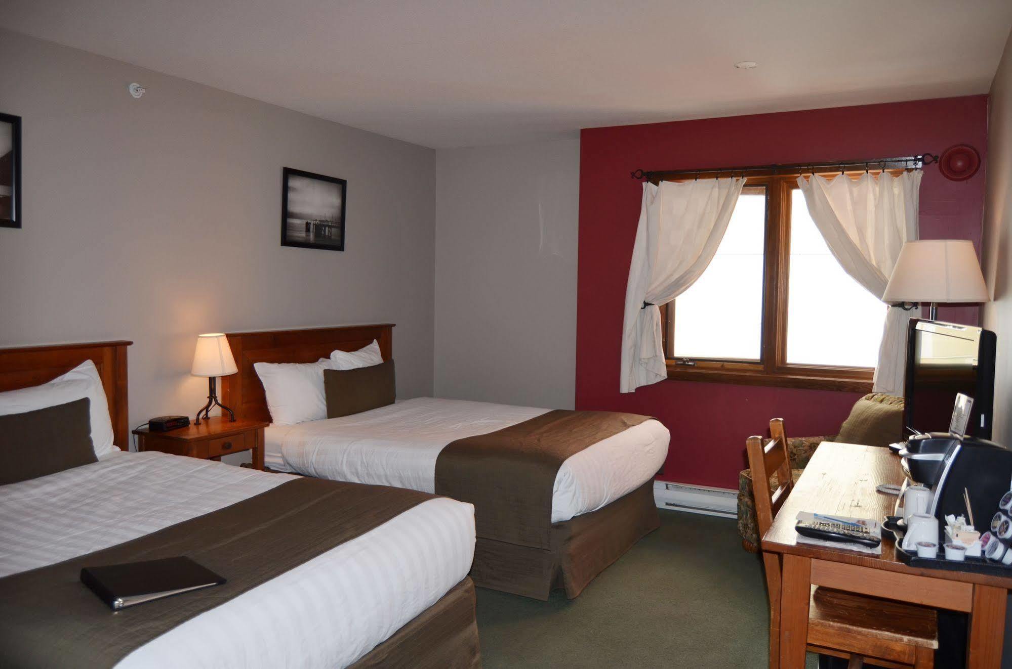 Howe Sound Inn & Brewing Company Squamish Bagian luar foto