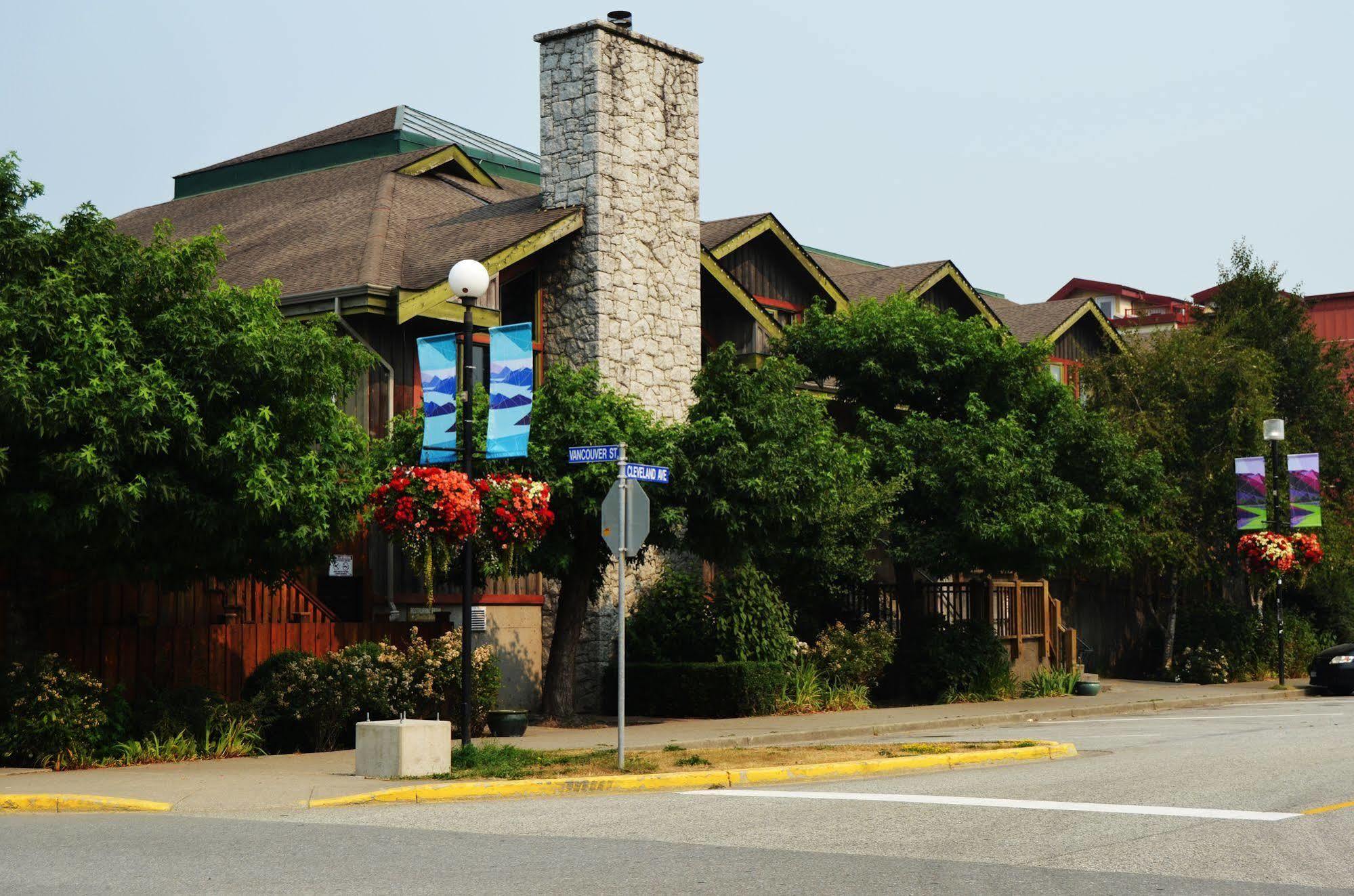 Howe Sound Inn & Brewing Company Squamish Bagian luar foto